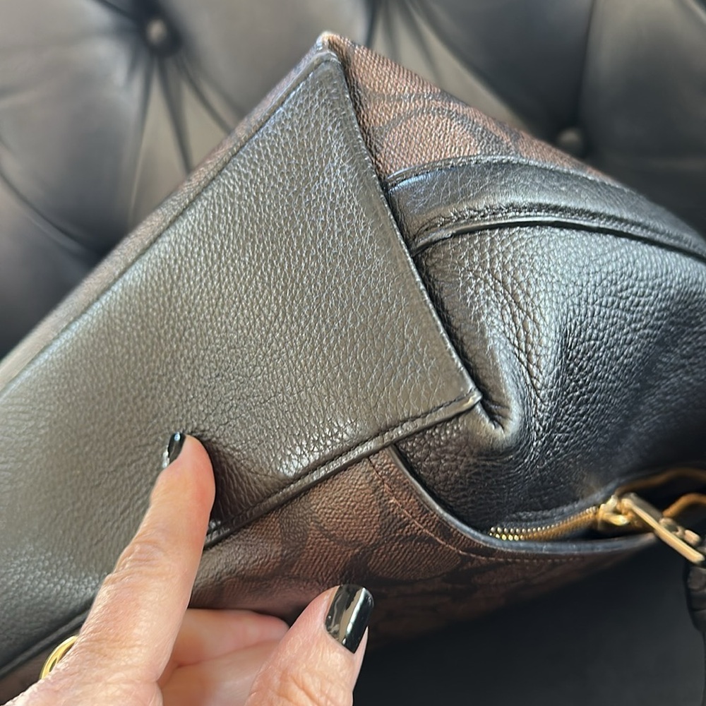 Coach Signature Bag - Picture 8 of 14
